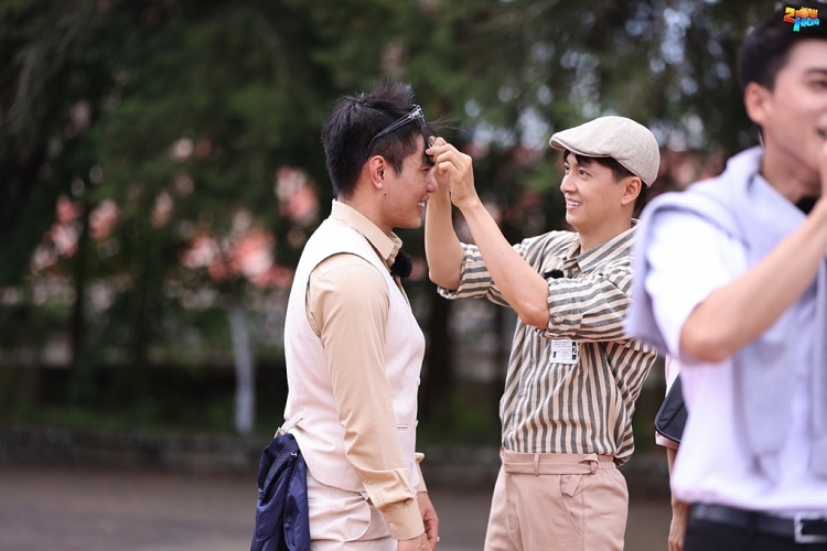 Dàn cast '2 ngày 1 đêm' cháy hết mình với sinh viên Đại học Đà Lạt