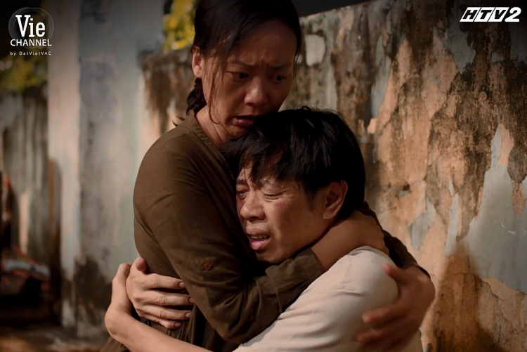 'Cây táo nở hoa' tập 53: Hoạn nạn mới thấy chân tình, người ở lại với Ngọc chỉ có Hạnh, còn Ngà - Báu - Dư đều từ bỏ gia đình