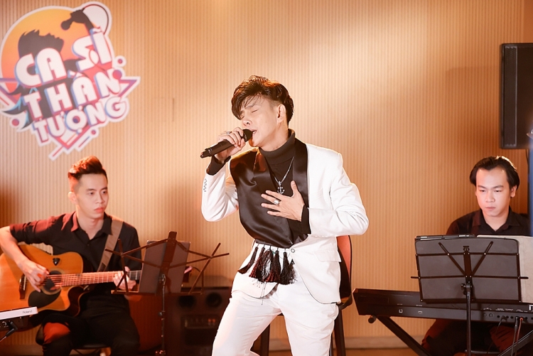 Gala 'Ca sĩ thần tượng': Top 4 chung kết hát live ca khúc của idol hay 'như nuốt đĩa'