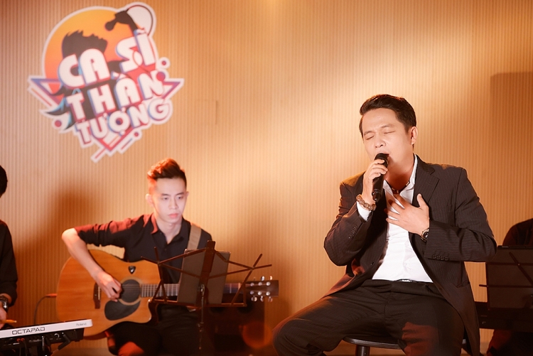 Gala 'Ca sĩ thần tượng': Top 4 chung kết hát live ca khúc của idol hay 'như nuốt đĩa'