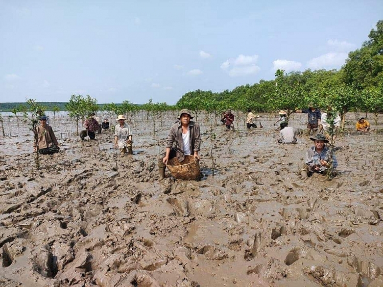 Diễn viên Trung Dũng: Hơn 20 ngày làm phim 'Cơn giông', tôi không dám uống một giọt bia, rượu nào!