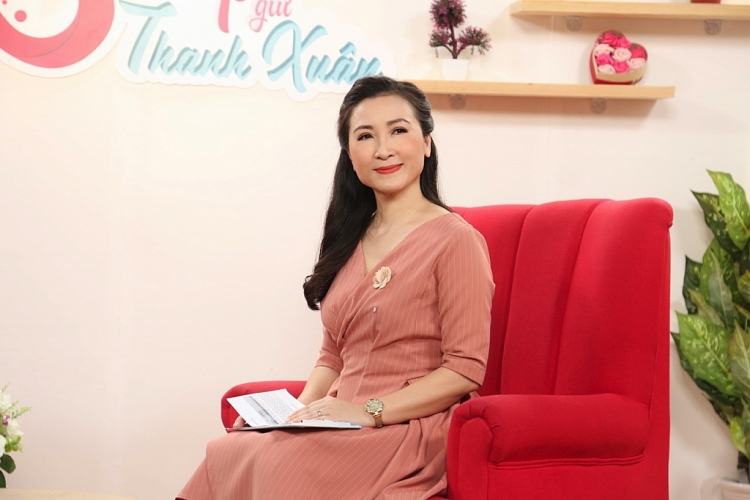 dien vien khanh huyen dao keo hay khong la quyen cua moi nguoi mien minh thay tu tin hon la duoc