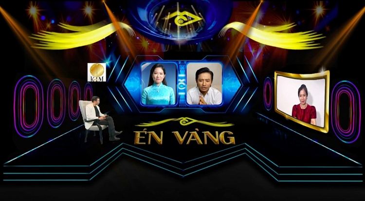 NSƯT Vũ Thành Vinh, MC Quỳnh Hoa, MC Đại Nghĩa, MC Thanh Thảo và MC Ngọc Diễm ngồi ghế nóng 'Én vàng 2021'