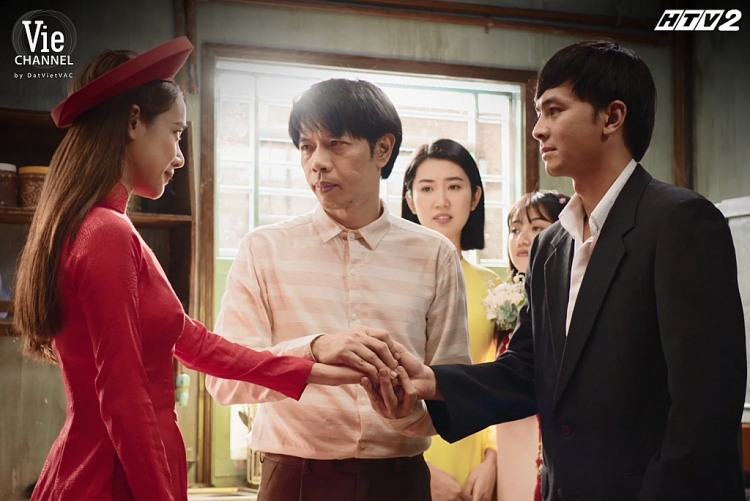 'Cây táo nở hoa' tập cuối: Chị Hạnh 'lột xác' thành bà chủ sang trọng... gia đình Ngọc 'nở hoa' với cái kết không thể trọn vẹn hơn