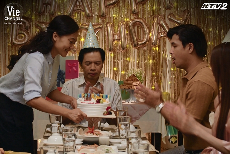 'Cây táo nở hoa' tập cuối: Chị Hạnh 'lột xác' thành bà chủ sang trọng... gia đình Ngọc 'nở hoa' với cái kết không thể trọn vẹn hơn