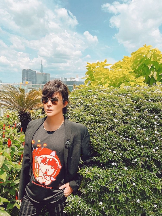 Chọn ở lại Việt Nam để cùng cộng đồng chống dịch, Nathan Lee rất năng nổ trong công việc thiện nguyện