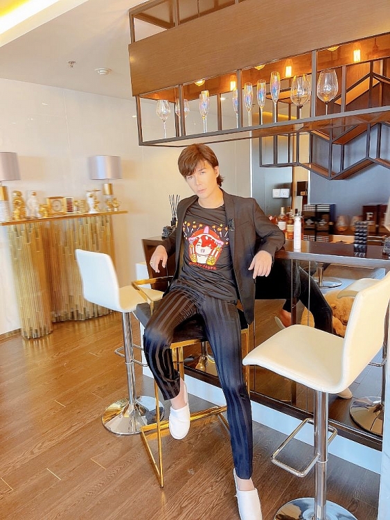 Chọn ở lại Việt Nam để cùng cộng đồng chống dịch, Nathan Lee rất năng nổ trong công việc thiện nguyện