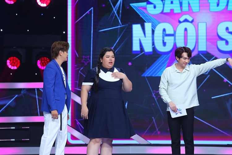 'Sàn đấu ngôi sao': Ca sĩ TiTi lạc lõng khi đứng giữa những diễn viên 'nặng ký' như Tuyền Mập, Thạch Thảo