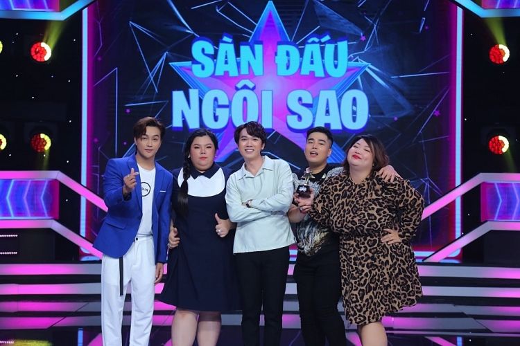 'Sàn đấu ngôi sao': Ca sĩ TiTi lạc lõng khi đứng giữa những diễn viên 'nặng ký' như Tuyền Mập, Thạch Thảo