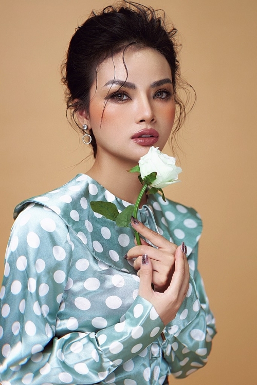 Cát Tiên 'The Voice' quyến rũ với phong cách vintage
