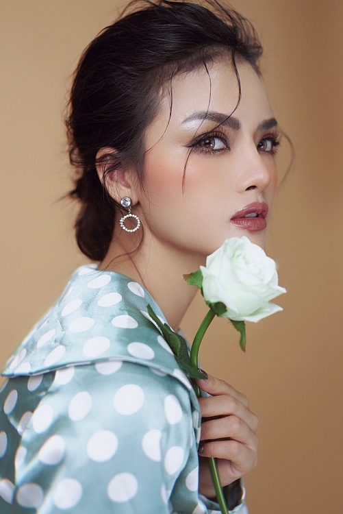Cát Tiên 'The Voice' quyến rũ với phong cách vintage