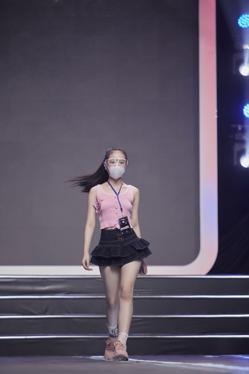 Mẫu nhí Bảo Hà hóa thần tượng Kpop cực sành điệu trong BST của NTK Ivan Trần