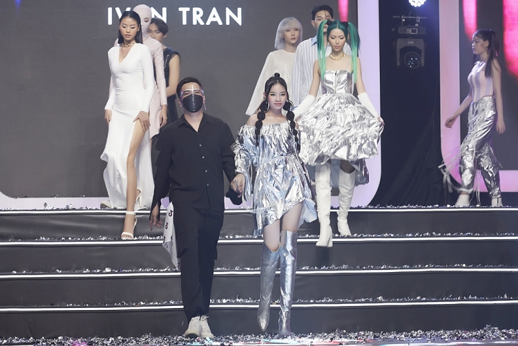 Mẫu nhí Bảo Hà hóa thần tượng Kpop cực sành điệu trong BST của NTK Ivan Trần