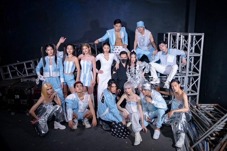 Mẫu nhí Bảo Hà hóa thần tượng Kpop cực sành điệu trong BST của NTK Ivan Trần