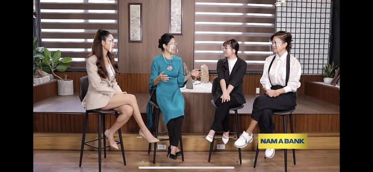 'Vinawoman – Bản lĩnh Việt Nam': MC Quỳnh Hoa, bác sĩ Anh Thơ cùng Á hậu Hoàng My, Á hậu Mâu Thủy nghẹn ngào kể chuyện làm tuyến đầu chống dịch
