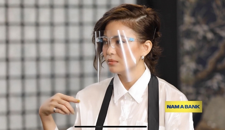 'Vinawoman – Bản lĩnh Việt Nam': MC Quỳnh Hoa, bác sĩ Anh Thơ cùng Á hậu Hoàng My, Á hậu Mâu Thủy nghẹn ngào kể chuyện làm tuyến đầu chống dịch