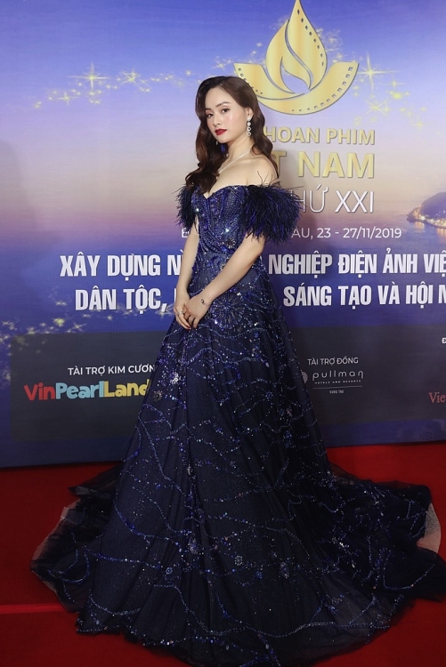 Lan Phương lộng lẫy như công chúa trên thảm đỏ LHPVN lần thứ 21 lan phuong long lay nhu cong chua tren tham do lhpvn lan thu 21