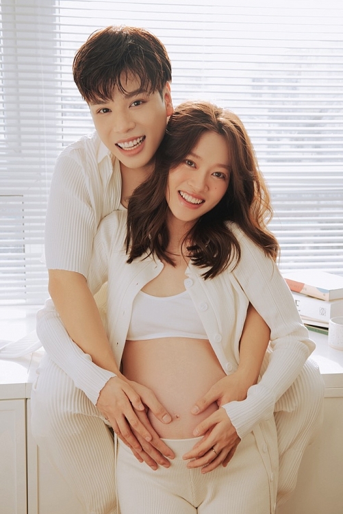 JayKii và Mai Anh háo hức đón con đầu lòng
