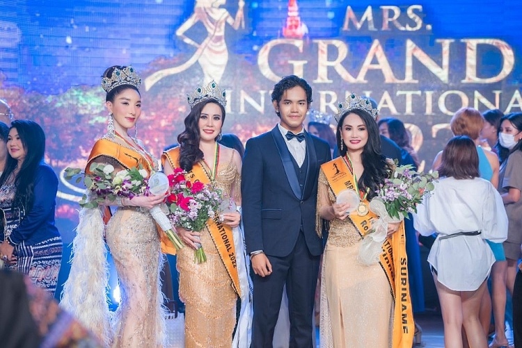 Xuất sắc đăng quang 'Mrs Grand International 2022', diễn viên Phan Kim Oanh làm rạng danh nhan sắc Việt Nam