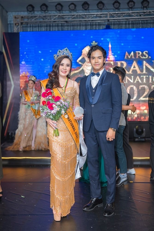 Xuất sắc đăng quang 'Mrs Grand International 2022', diễn viên Phan Kim Oanh làm rạng danh nhan sắc Việt Nam