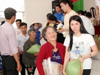 Á hậu Phương Nghi trao 150 suất quà cho bà con nghèo tỉnh Tiền Giang