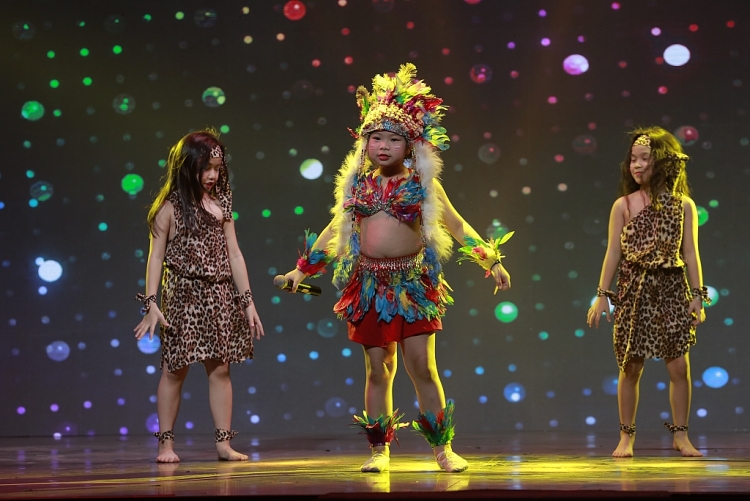 loat guong mat trieu views cua show come out hoi ngo trong ngay hoi lgbt day