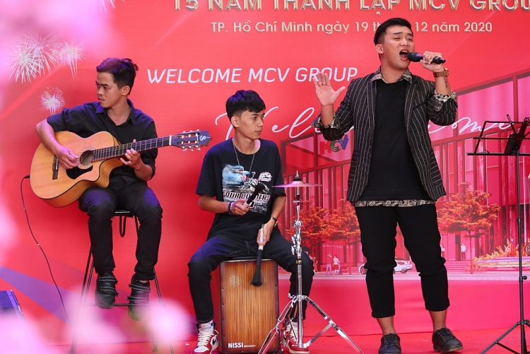 loat guong mat trieu views cua show come out hoi ngo trong ngay hoi lgbt day