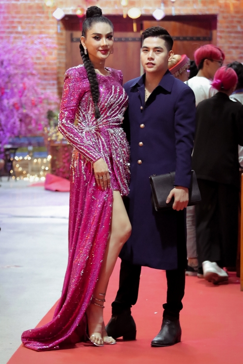 loat guong mat trieu views cua show come out hoi ngo trong ngay hoi lgbt day