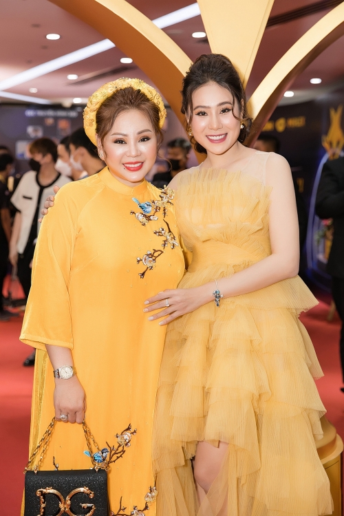 Bán xe, stress nặng khi làm phim, Hồ Bích Trâm lập 'cú đúp' tại Ngôi sao xanh với web-drama 'Về nhà ăn Tết'