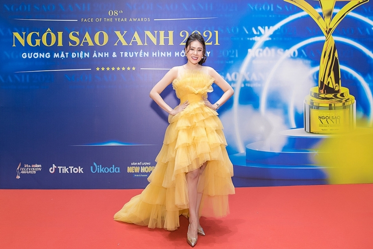 Bán xe, stress nặng khi làm phim, Hồ Bích Trâm lập 'cú đúp' tại Ngôi sao xanh với web-drama 'Về nhà ăn Tết'