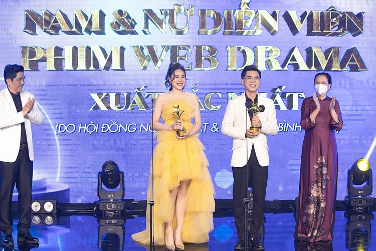 Bán xe, stress nặng khi làm phim, Hồ Bích Trâm lập 'cú đúp' tại Ngôi sao xanh với web-drama 'Về nhà ăn Tết'