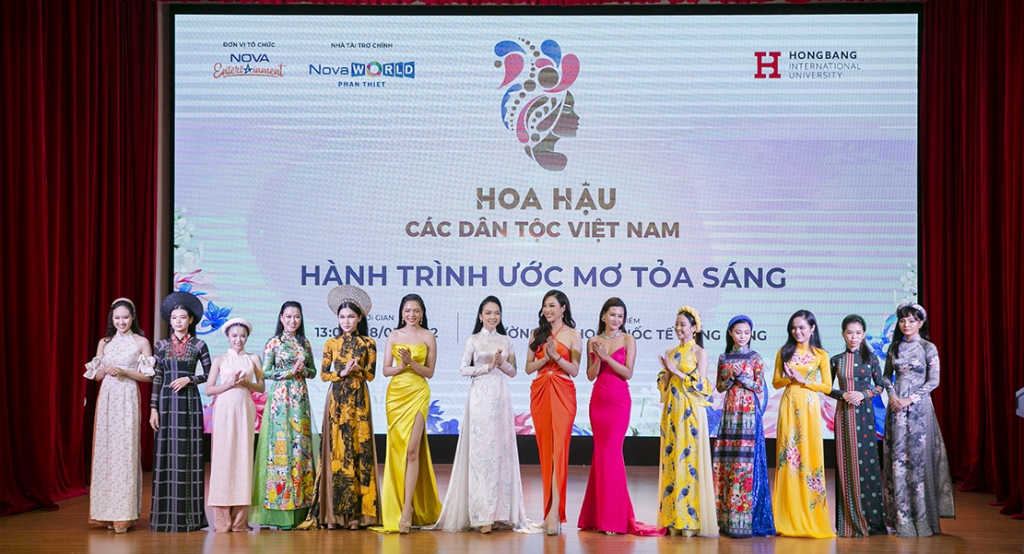 H'Hen Nie đón sinh nhật đặc biệt cùng 'Hoa hậu các Dân tộc Việt Nam'