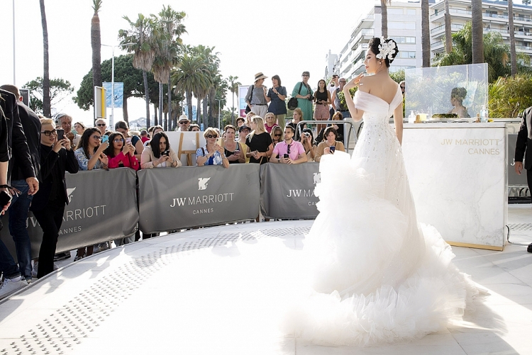 Hoa hậu Tô Diệp Hà huỷ dự thảm đỏ Cannes vì lý do sức khoẻ