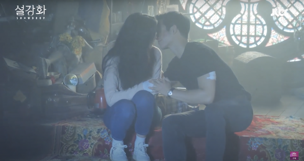 Jung Hae In không muốn quên đi nụ hôn với Jisoo trong 'Snowdrop'