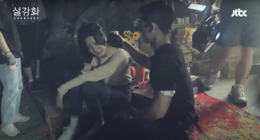 Jung Hae In không muốn quên đi nụ hôn với Jisoo trong 'Snowdrop'