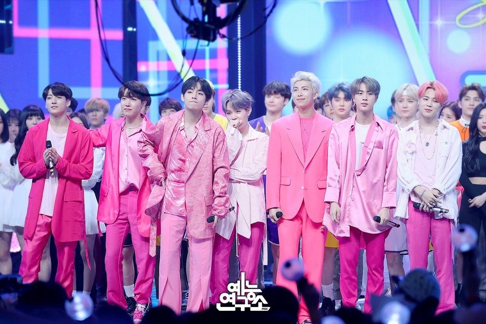 Idol K-Pop và những lần bị nhà đài đối xử bất công: Nổi đình nổi đám như BTS, BlackPink vẫn không ‘thoát nạn’