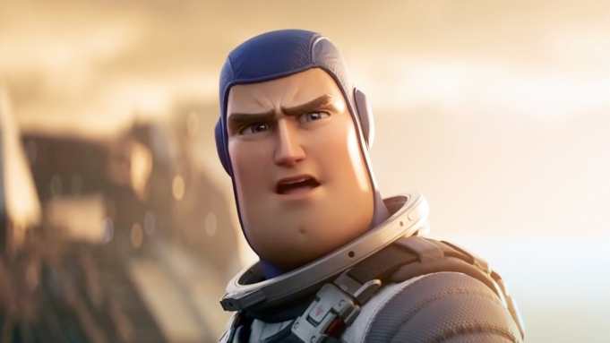 Điều gì ngăn cản ‘Lightyear’ ‘bay cao’ tại phòng vé?